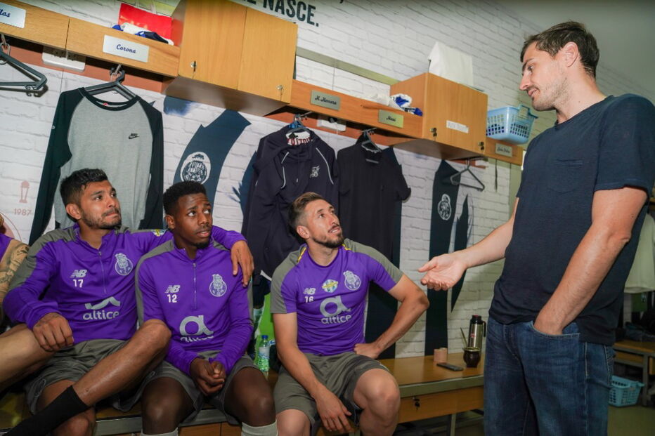 Iker Casillas de visita aos colegas de equipa do FC Porto