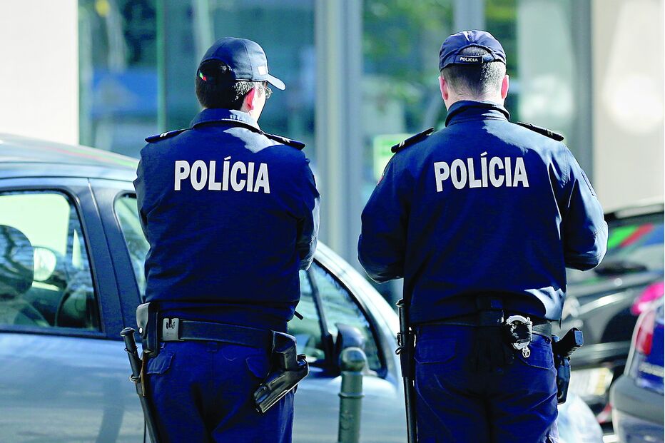Patrulha da PSP agredida em Setúbal procurava provas sobre o furto de uma moto. Um polícia sofreu fratura da mão 