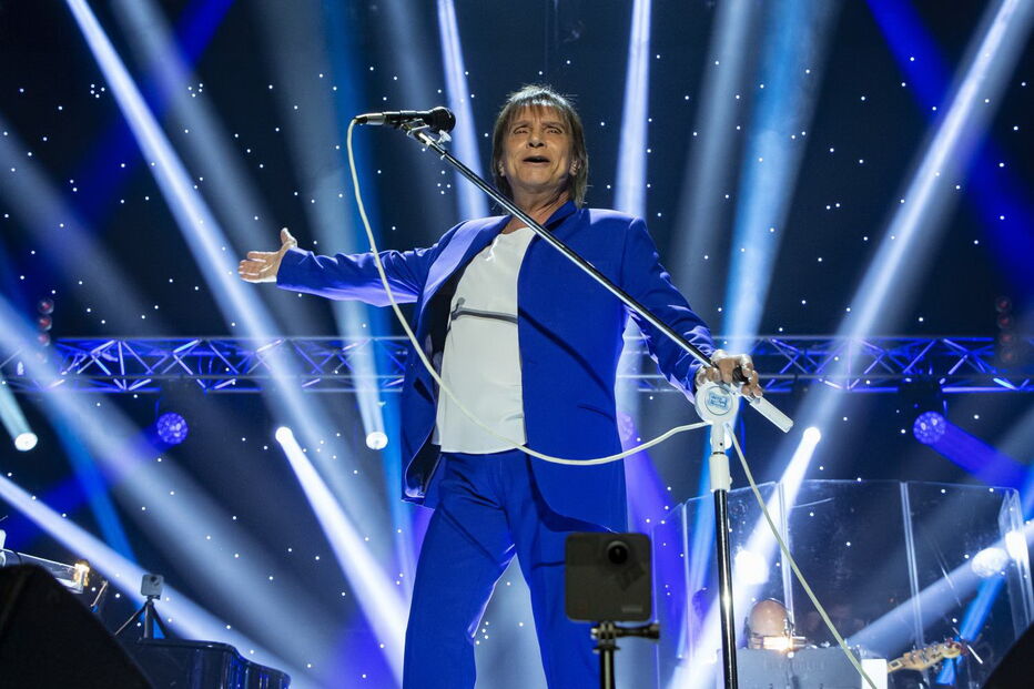 Roberto Carlos emociona fãs em Lisboa