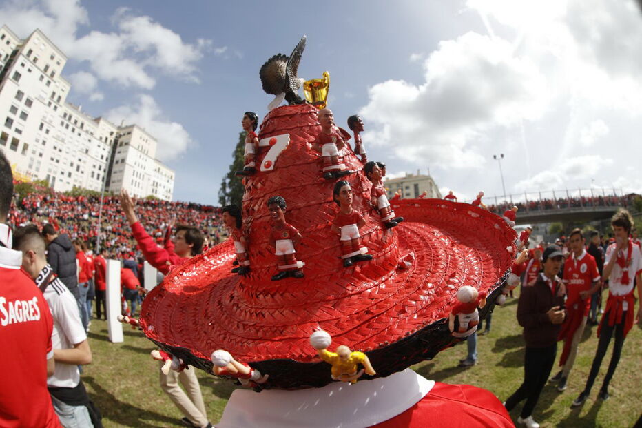 Adeptos fazem a festa antes do jogo entre Benfica e Santa Clara