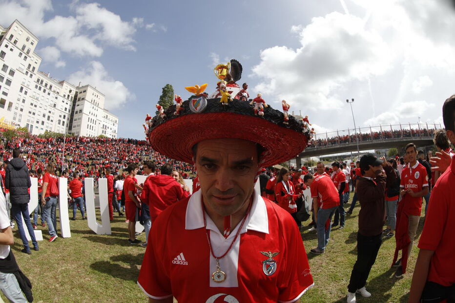 Adeptos fazem a festa antes do jogo entre Benfica e Santa Clara