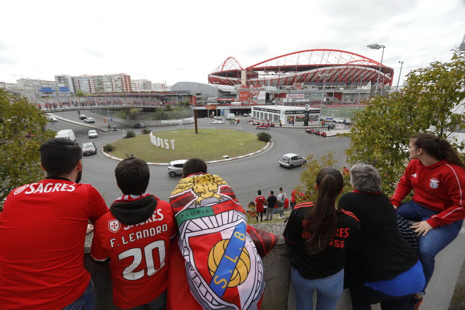 Adeptos fazem a festa antes do jogo entre Benfica e Santa Clara