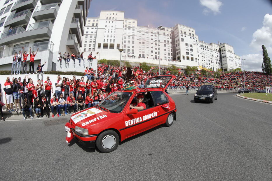 Adeptos fazem a festa antes do jogo entre Benfica e Santa Clara