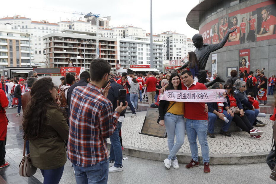 Adeptos fazem a festa antes do jogo entre Benfica e Santa Clara
