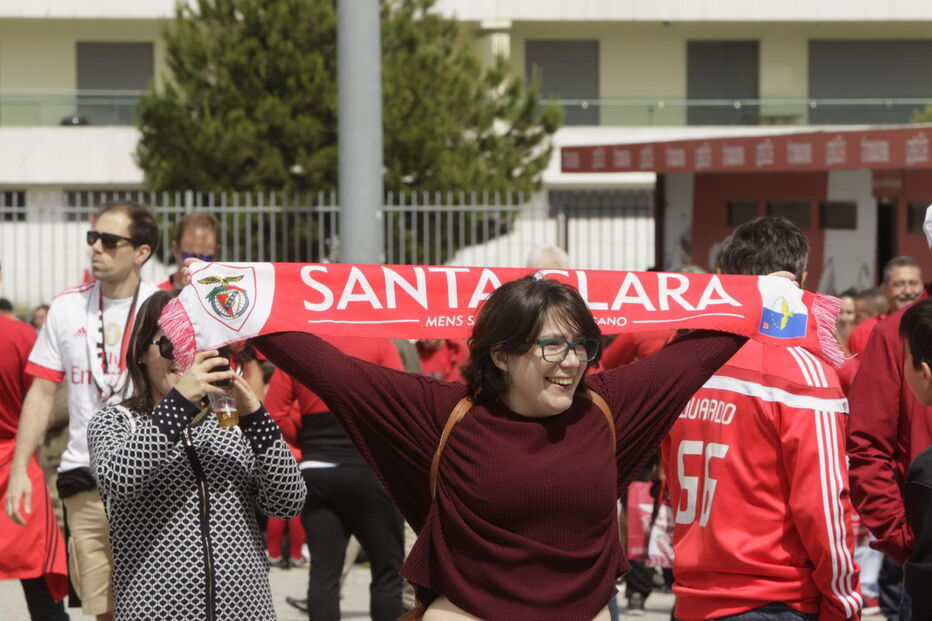 Adeptos fazem a festa antes do jogo entre Benfica e Santa Clara