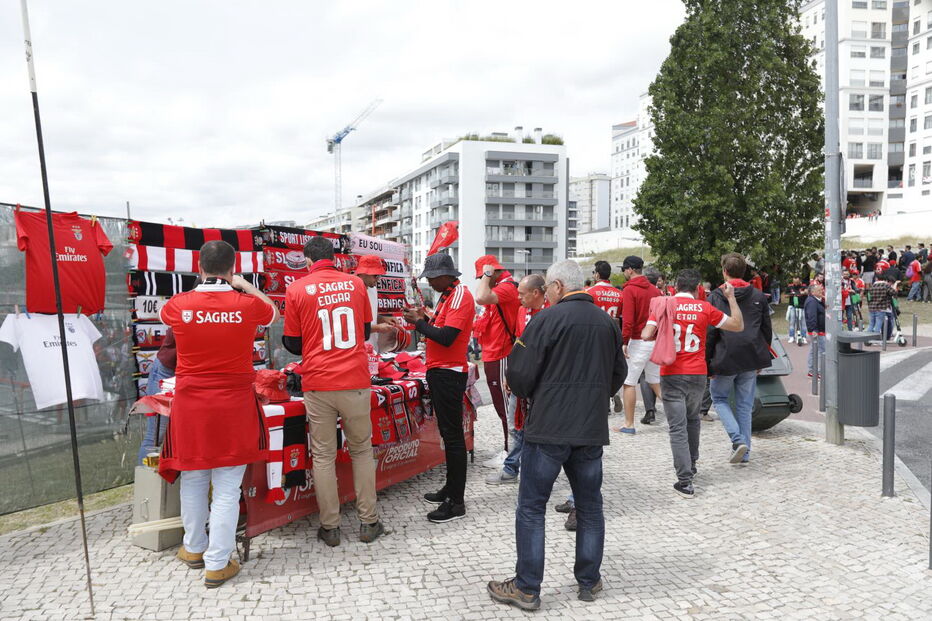 Adeptos fazem a festa antes do jogo entre Benfica e Santa Clara