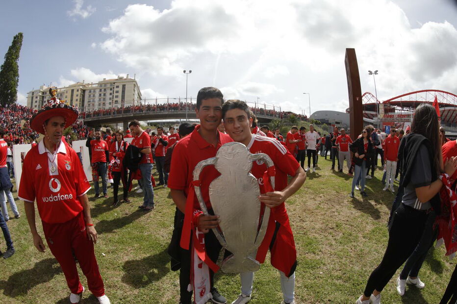 Adeptos fazem a festa antes do jogo entre Benfica e Santa Clara