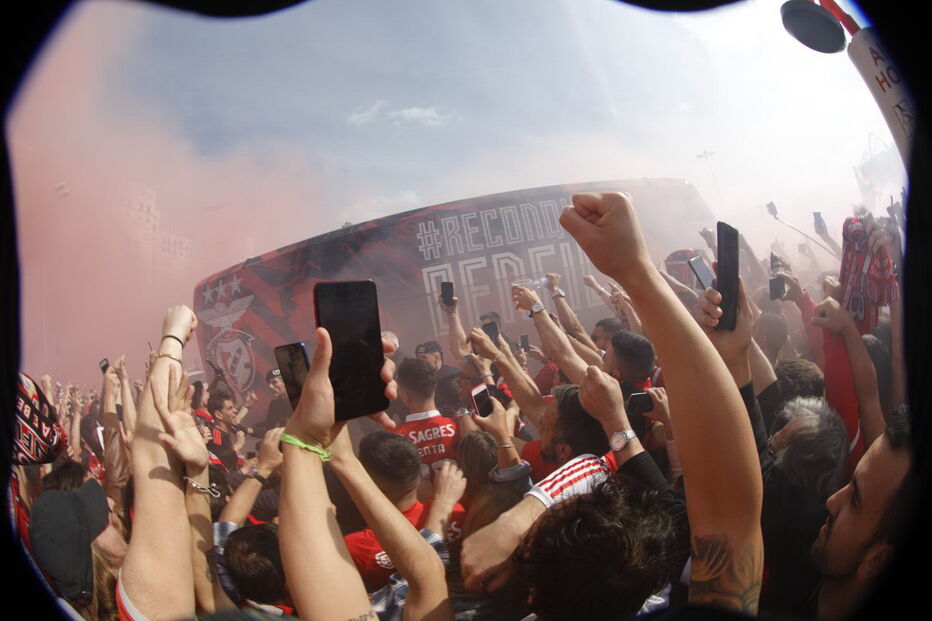 Adeptos fazem a festa antes do jogo entre Benfica e Santa Clara