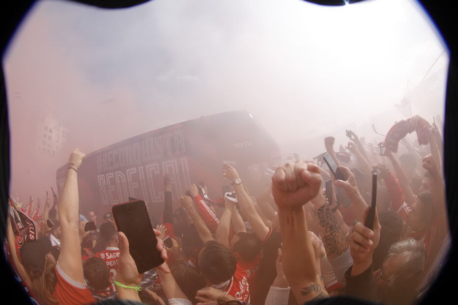Adeptos fazem a festa antes do jogo entre Benfica e Santa Clara