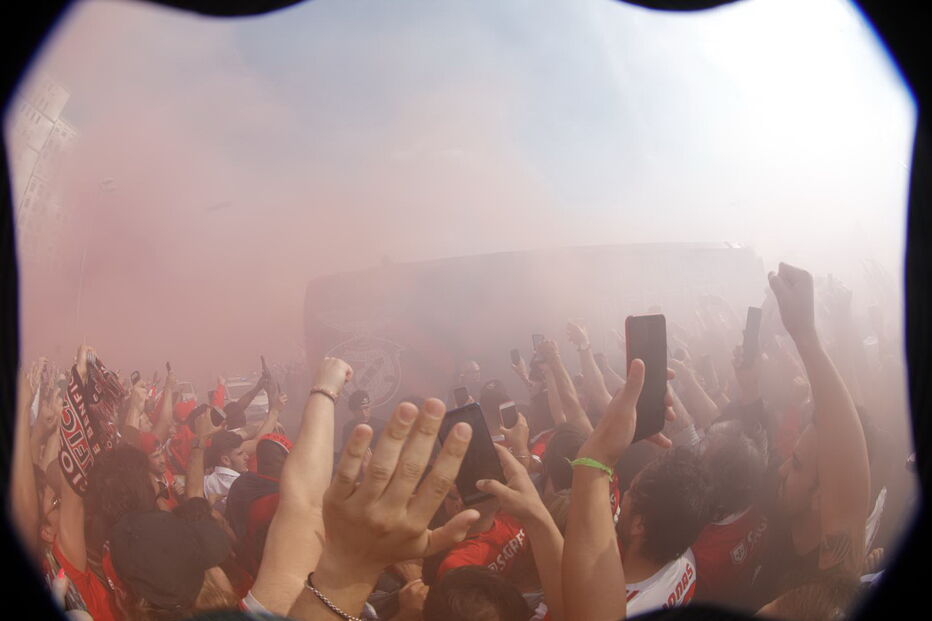 Adeptos fazem a festa antes do jogo entre Benfica e Santa Clara