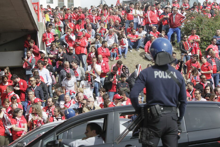 Adeptos fazem a festa antes do jogo entre Benfica e Santa Clara