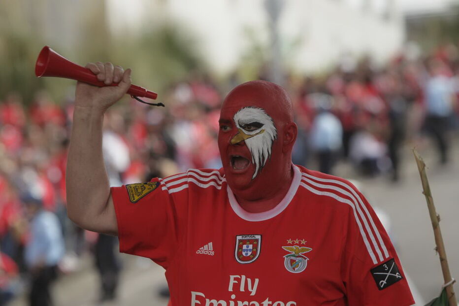 Adeptos fazem a festa antes do jogo entre Benfica e Santa Clara