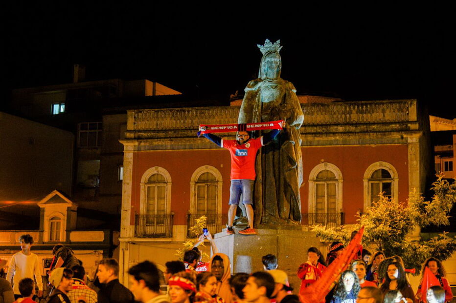 Adeptos comemoram título benfiquista em Leiria