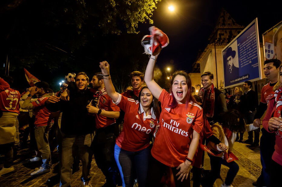 Adeptos comemoram título benfiquista em Coimbra