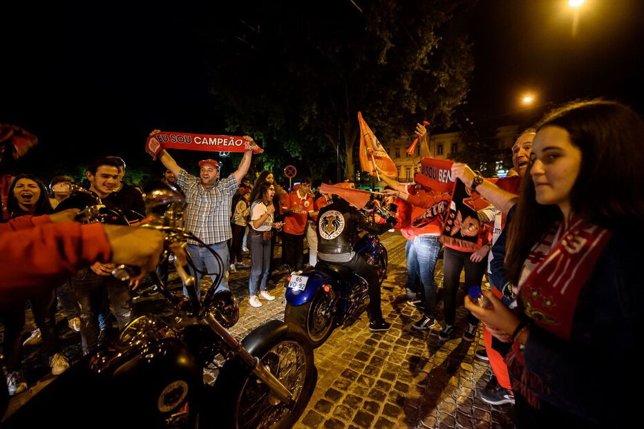 Adeptos comemoram título benfiquista em Coimbra