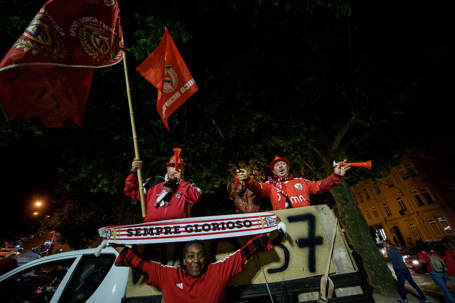 Adeptos comemoram título benfiquista em Coimbra