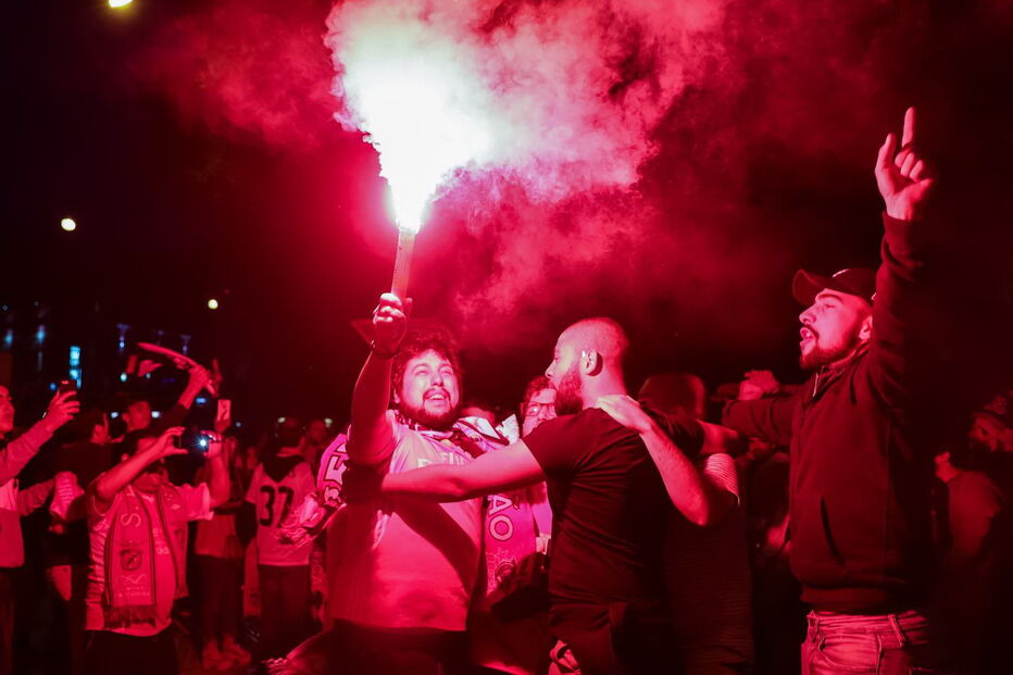 Adeptos comemoram título benfiquista em Coimbra
