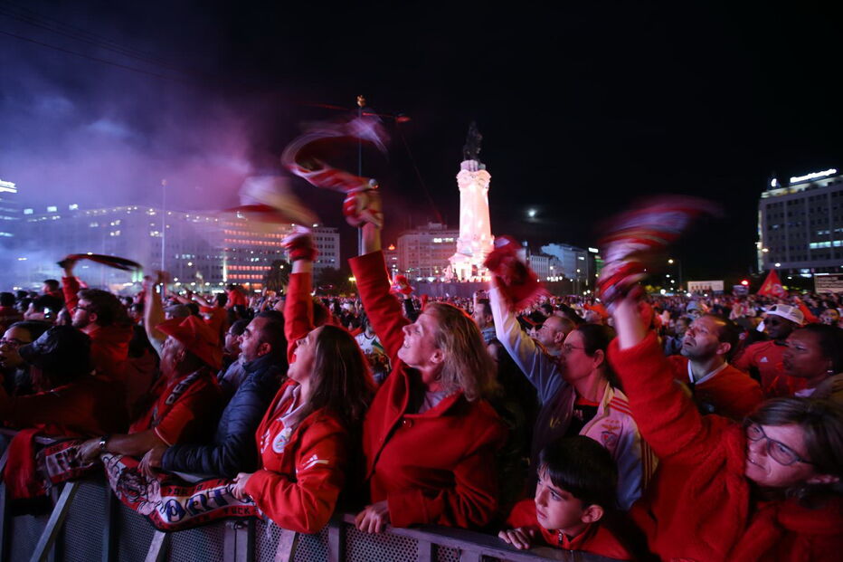 Adeptos comemoram título benfiquista em Lisboa