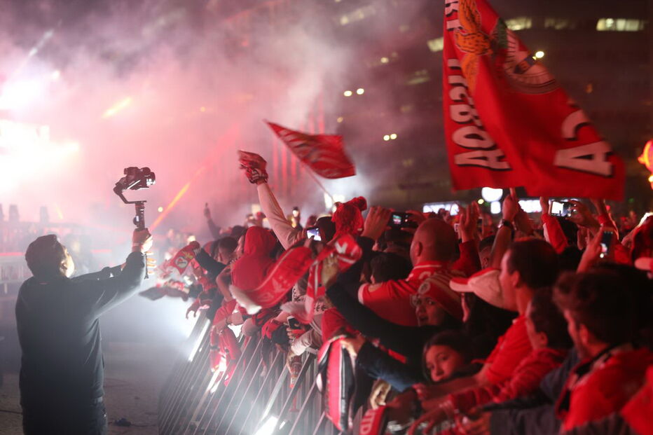 Adeptos comemoram título benfiquista em Lisboa