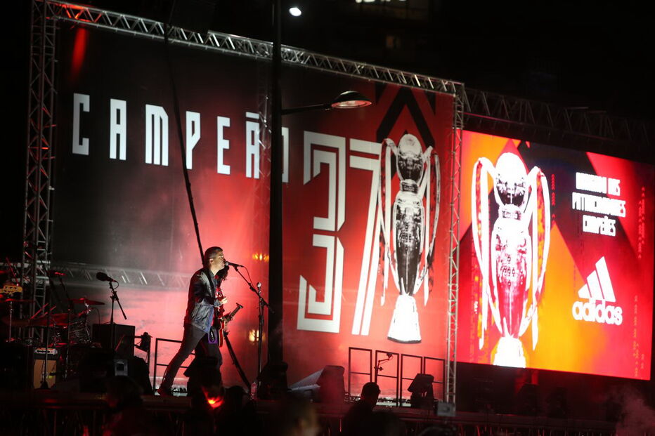 Adeptos comemoram título benfiquista em Lisboa