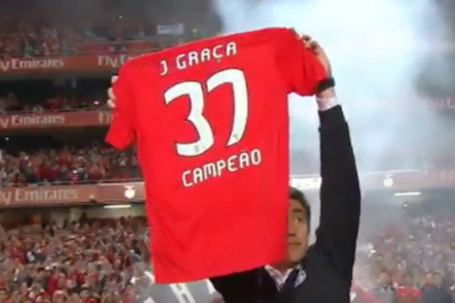  Bruno Lage levanta camisola com referência a Jaime Graça