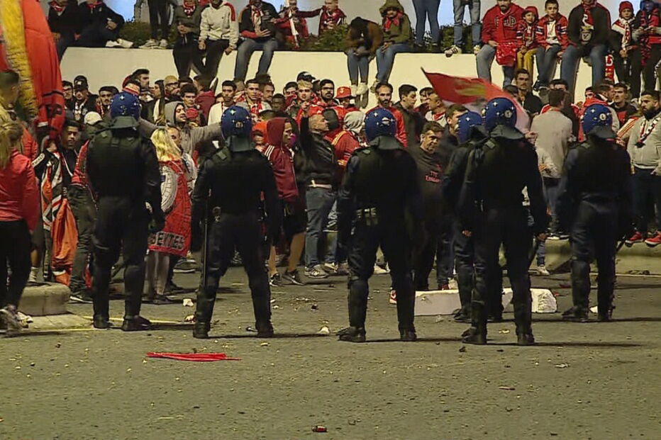 Desacatos entre adeptos junto ao Estádio da Luz