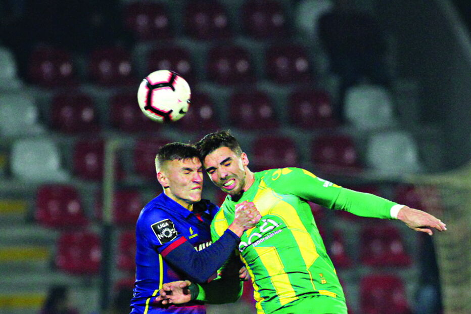 Tondela e Chaves em jogo decisivo