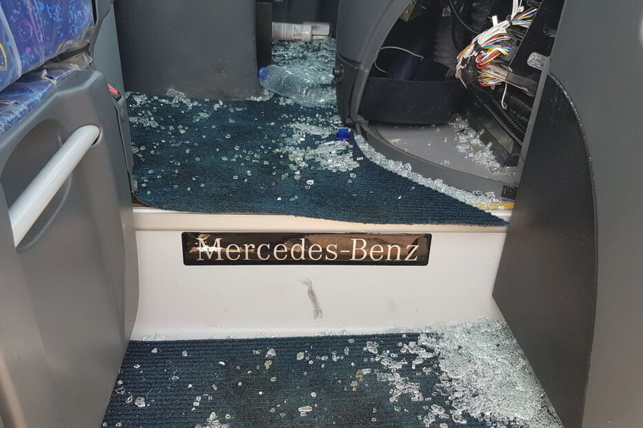 Pelo menos 12 pessoas feridas após explosão que atingiu autocarro turístico no Egipto