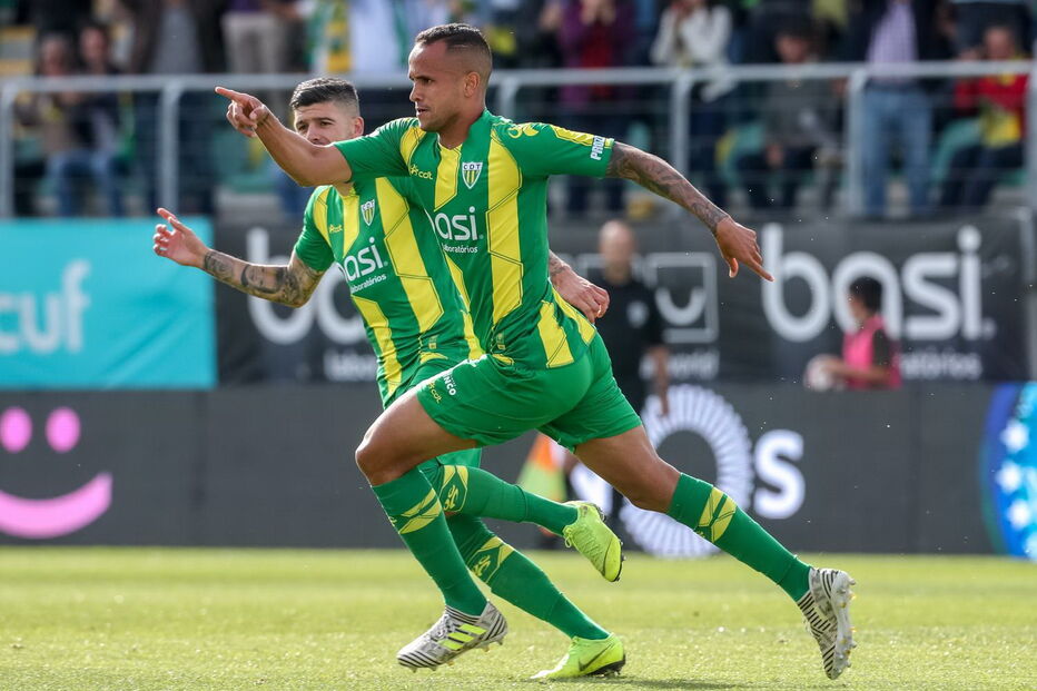 Tondela goleia Chaves e conquista permanência na Primeira Liga