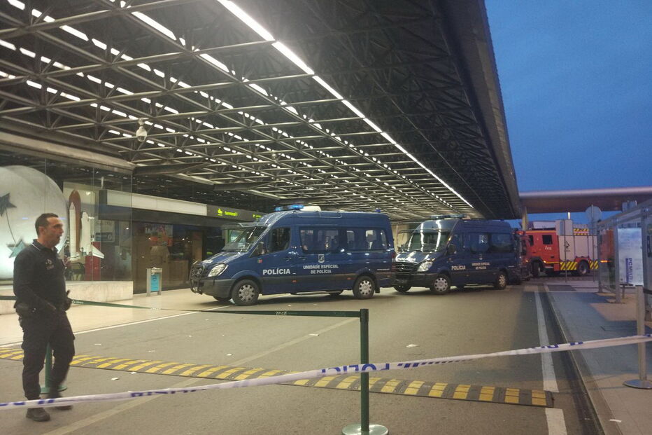 PSP reagiu com rapidez à entrada intempestiva de um condutor pela porta do aeroporto de Lisboa, manietando o homem  