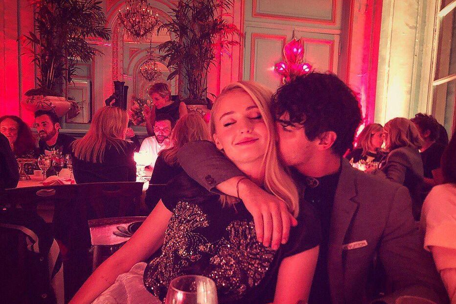 Joe Jonas e Sophie Turner.jpg