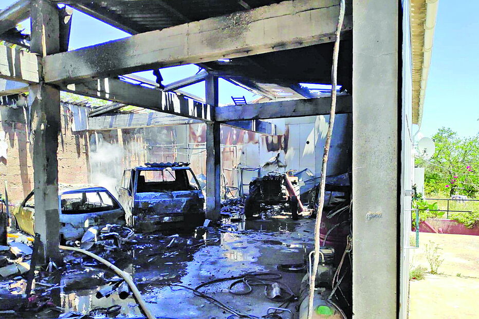 Oficina de automóveis em Paderne, em Albufeira