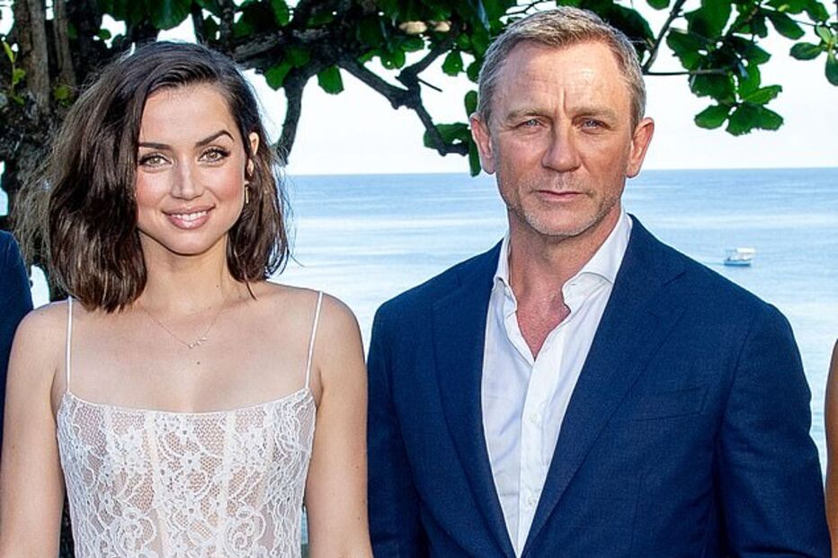 Daniel Craig e Ana de Armas na apresentação de 'Bond 25'