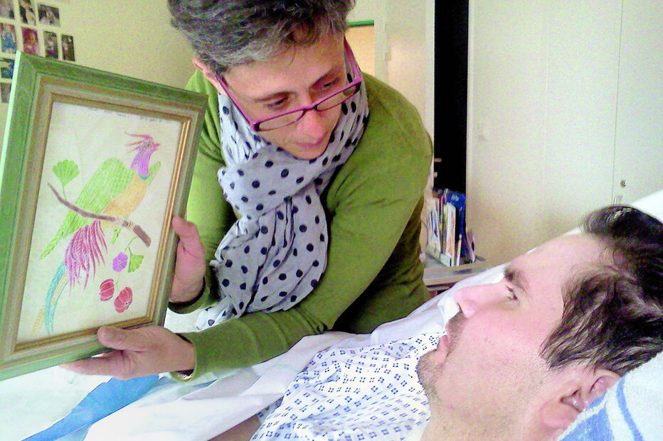 Vincent no hospital com a mãe, Vivienne, que conseguiu travar a sua morte  