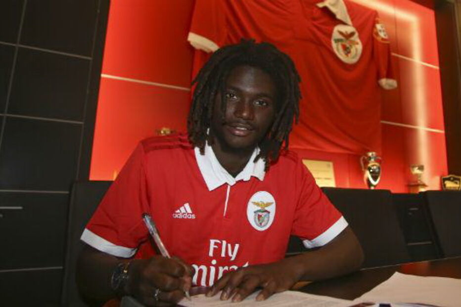 David Tavares tem 20 anos e joga  na equipa B do Benfica