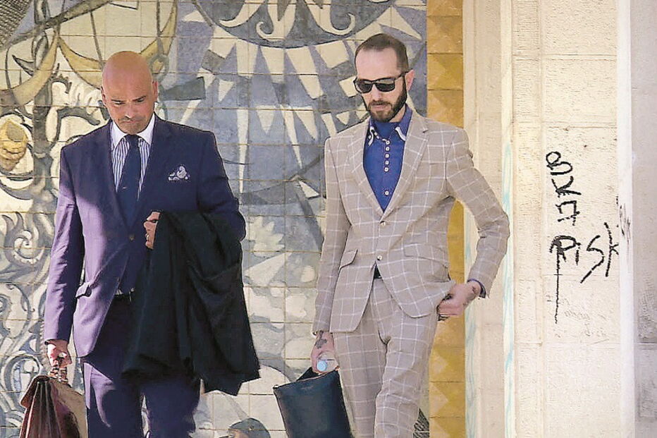 Carlos Marques, ‘vidente de Fátima’ (à direita), aqui  acompanhado do advogado Pedro Teixeira