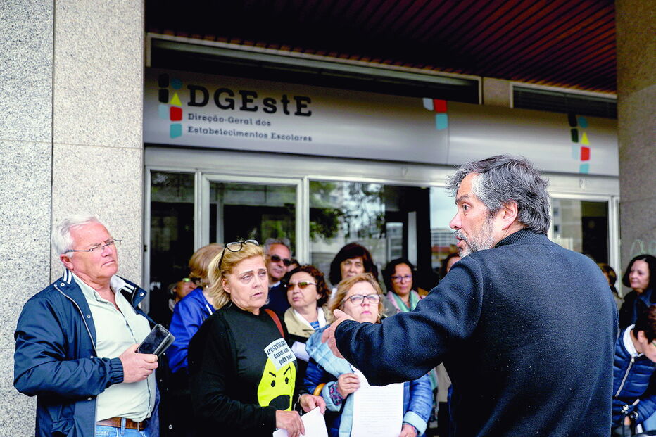 Professores entregaram pedidos de pré-reforma nos serviços do Ministério da Educação por todo o País