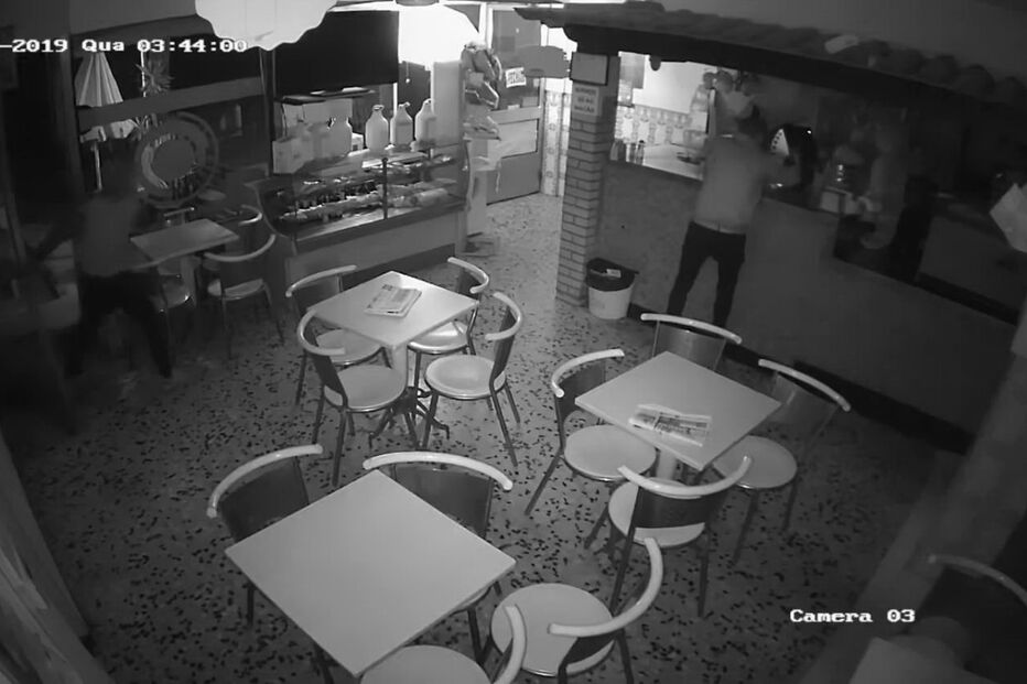 Gang de encapuzados filmado a assaltar café em Barcelos