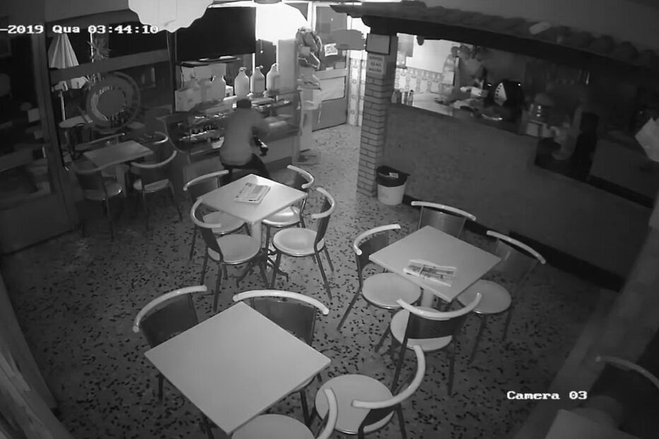 Gang de encapuzados filmado a assaltar café em Barcelos