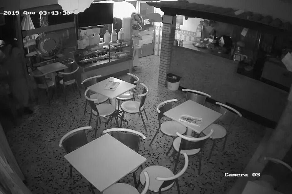 Gang de encapuzados filmado a assaltar café em Barcelos