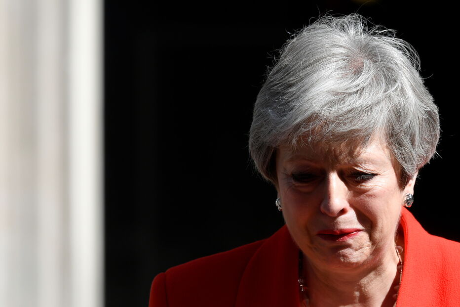 Theresa May demite-se e termina discurso de despedida em lágrimas 