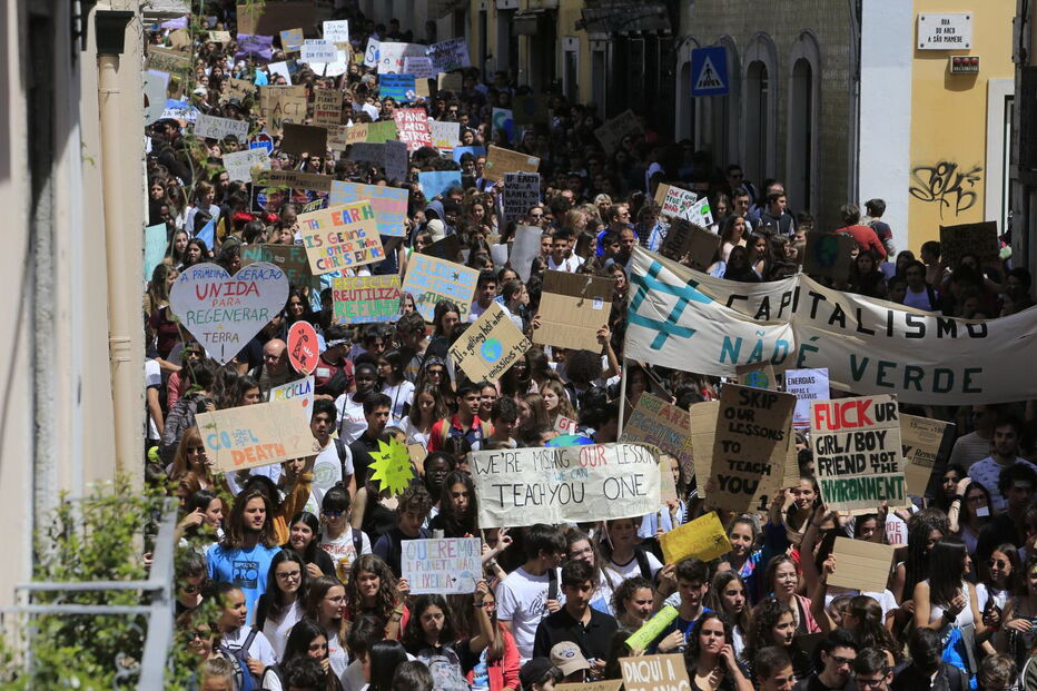 Estudantes portugueses em greve pelo Clima