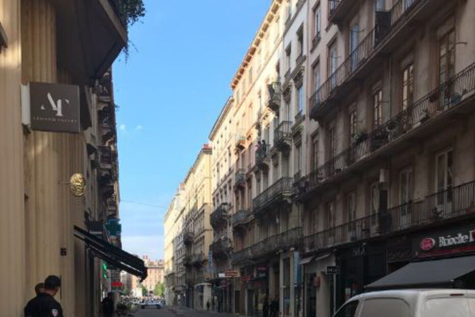 Explosão no centro de Lyon faz pelo menos seis feridos	