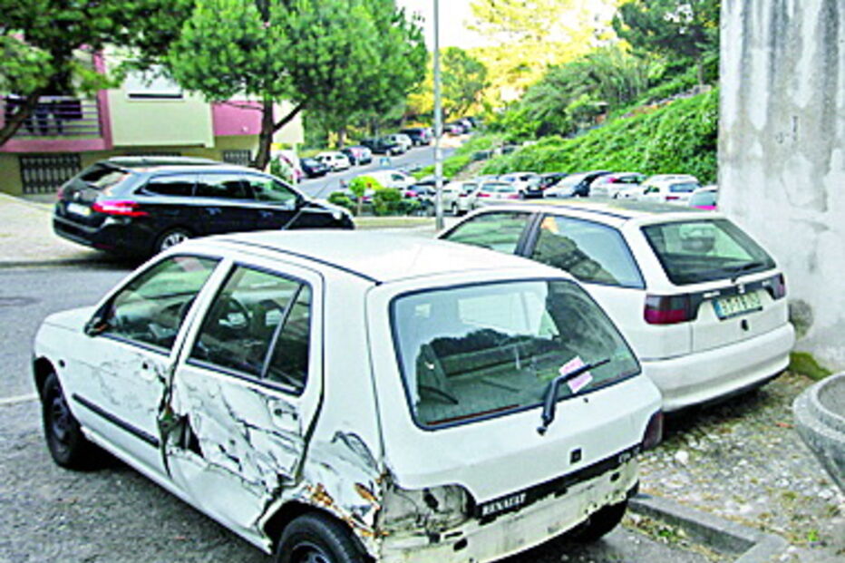 Viatura acidentada e imobilizada 