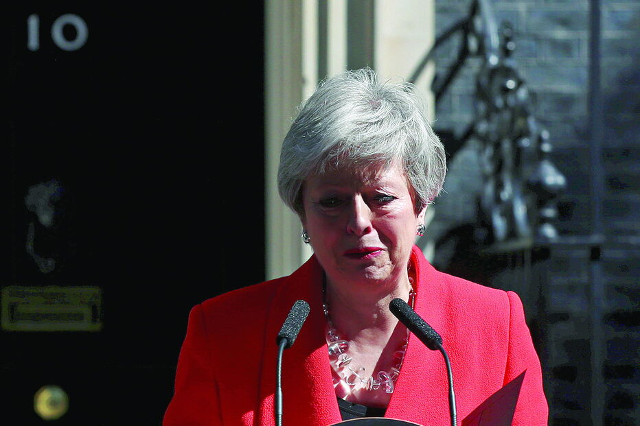 May cedeu às emoções e no final do discurso não conteve as lágrimas 