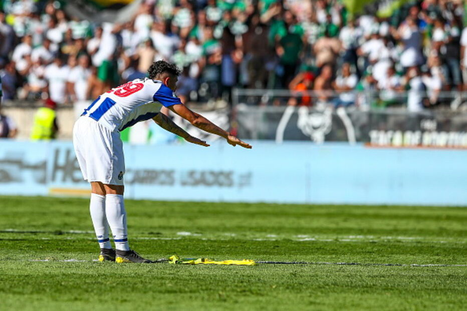 Iker Casillas homenageado em campo pelos colegas durante final da Taça de Portugal 