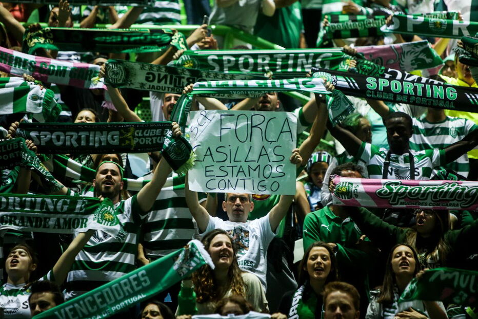 Adeptos celebram no Estádio de Alvalade