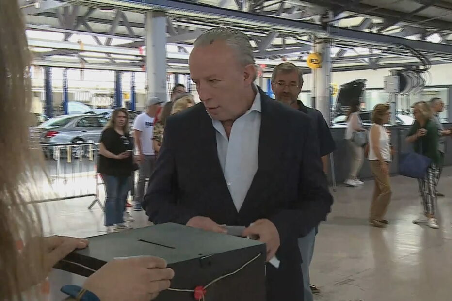 Santana Lopes vota para as eleições europeias