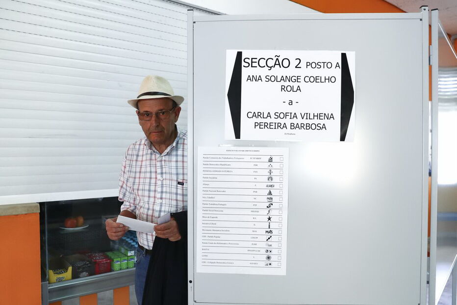 Afluência às urnas até ao meio dia foi inferior à registada em 2014