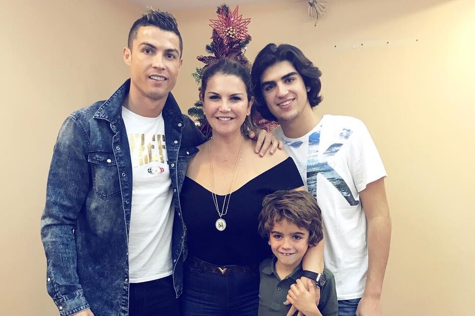 Katia Aveiro com os filhos